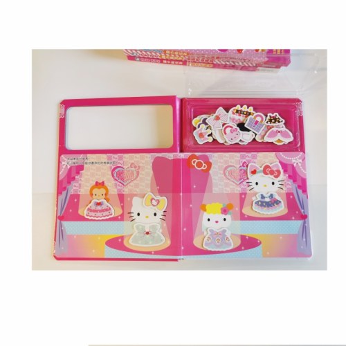 Hello Kitty磁力贴绘本.美美地打扮吧