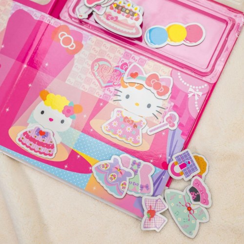 Hello Kitty磁力贴绘本.美美地打扮吧