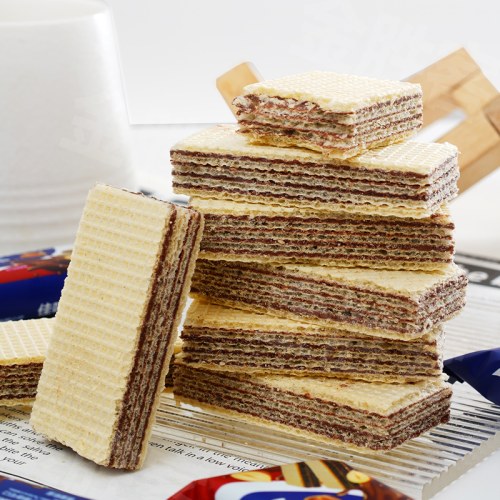 榛子巧克力牛奶味夹心威化饼干