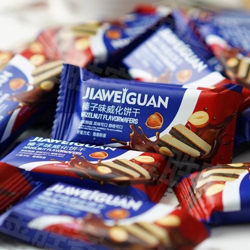 榛子巧克力牛奶味夹心威化饼干