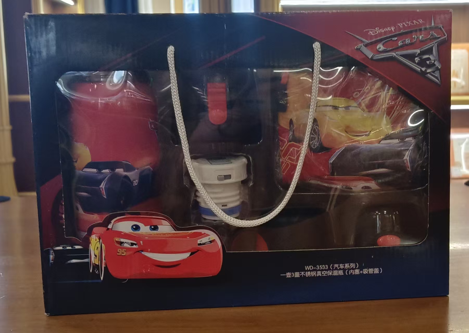 一壶2盖不锈钢真空保温瓶（内塞＋吸管盖）-红色（汽车）