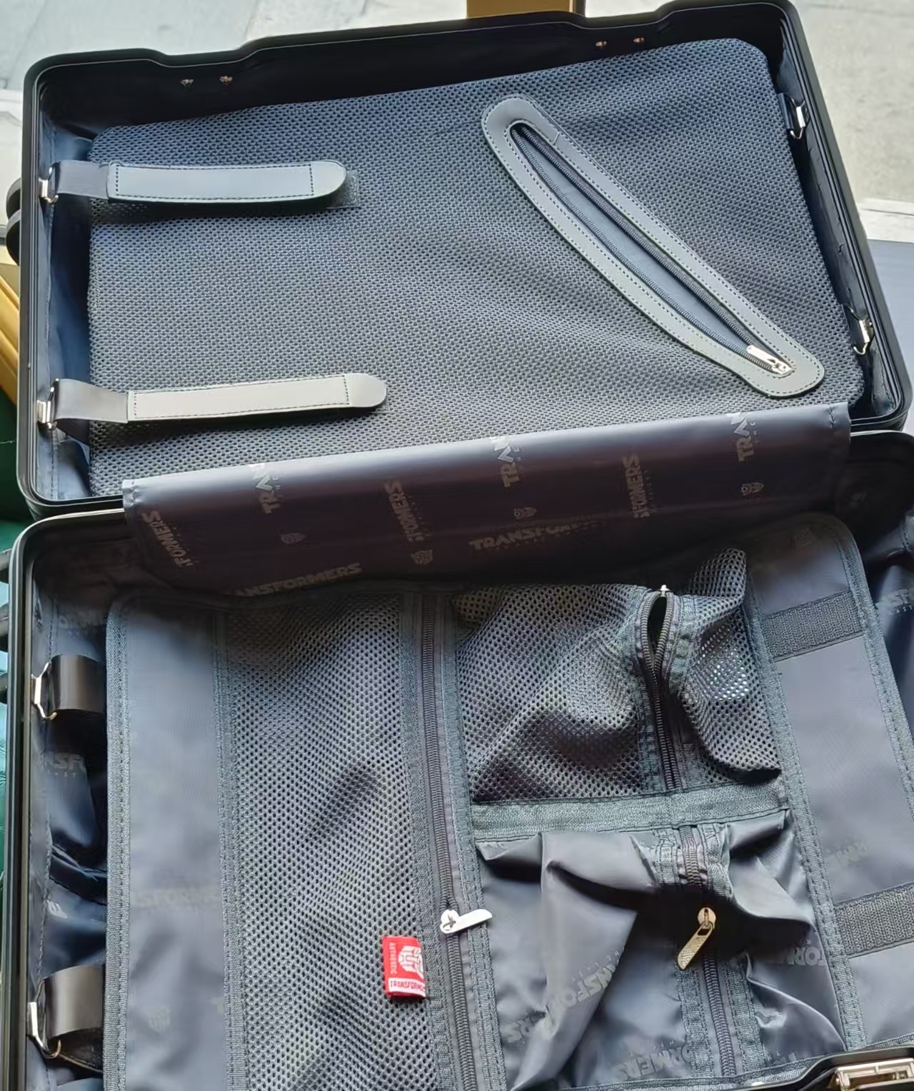 变形金刚旅行拉杆箱黑色